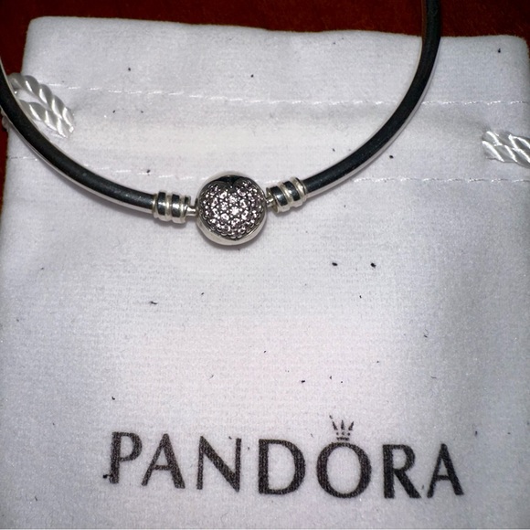Pandora CIRCLE OF LOVE BANGLE Pave Heart Bracelet S925 ALE 8.5” - Picture 3 of 5